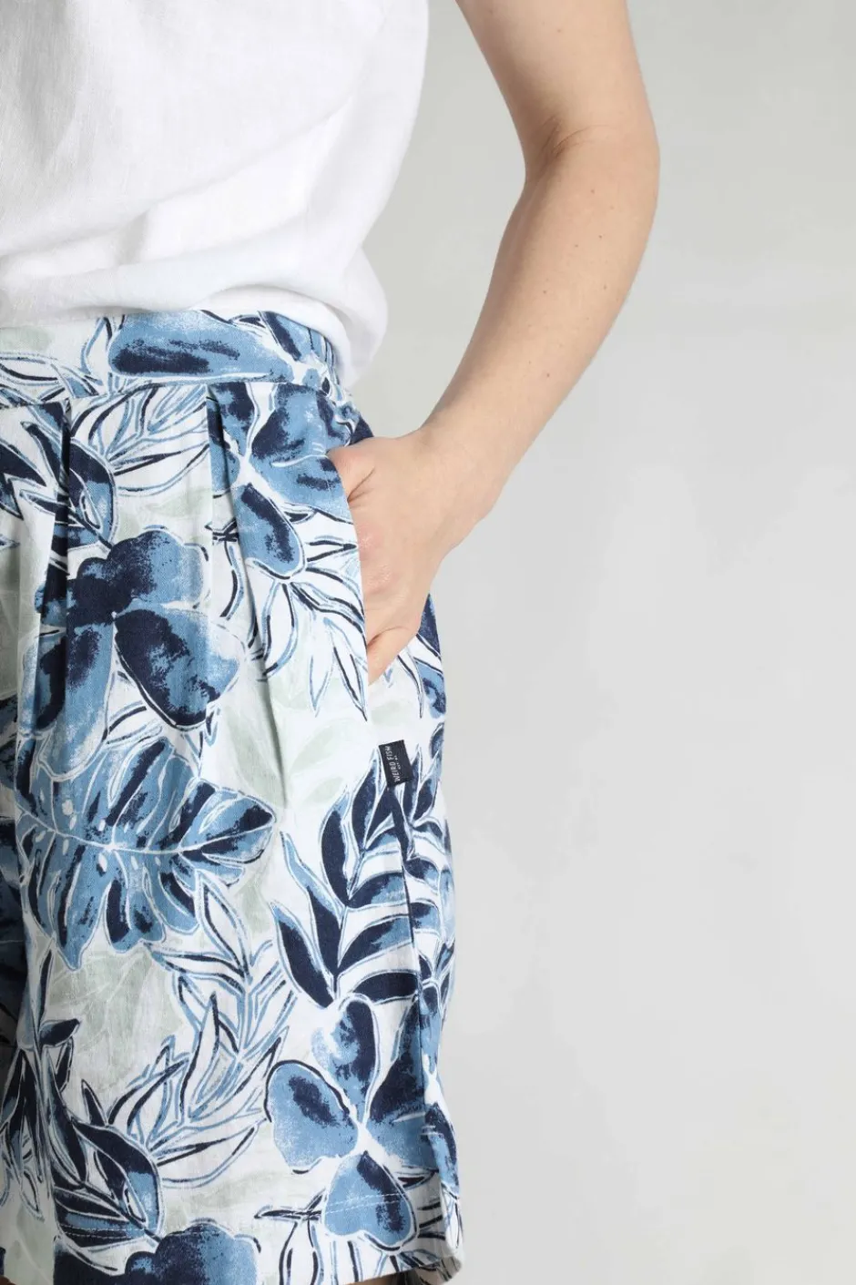 Weird Fish Shorts|Linen|Aloha Linen Rich Printed Shorts Estate blue