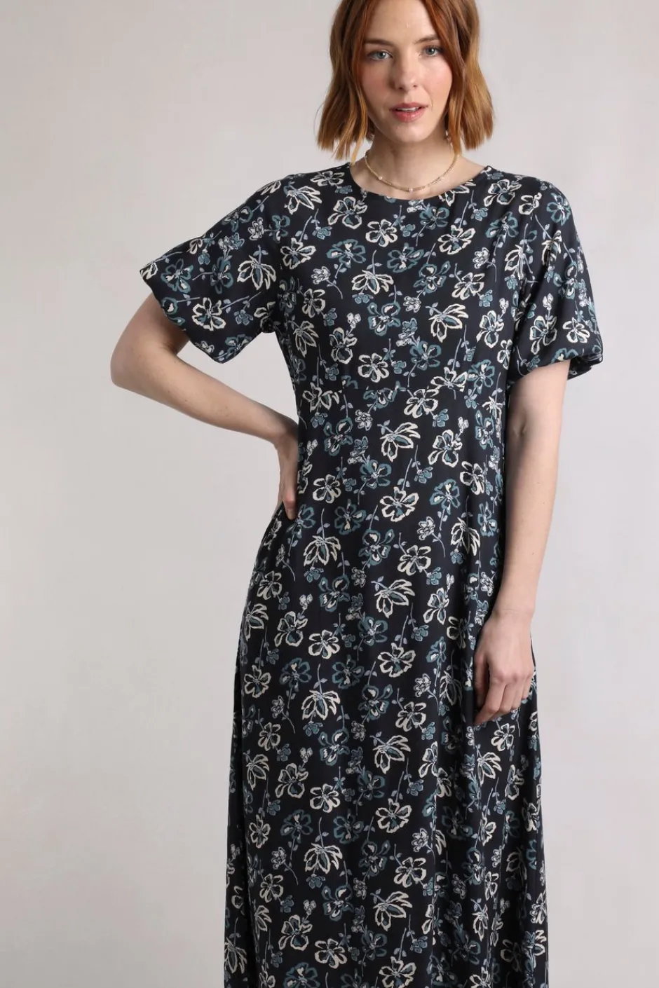 Weird Fish Dresses|Everly LivaEco™ Printed Viscose Dress Black Iris