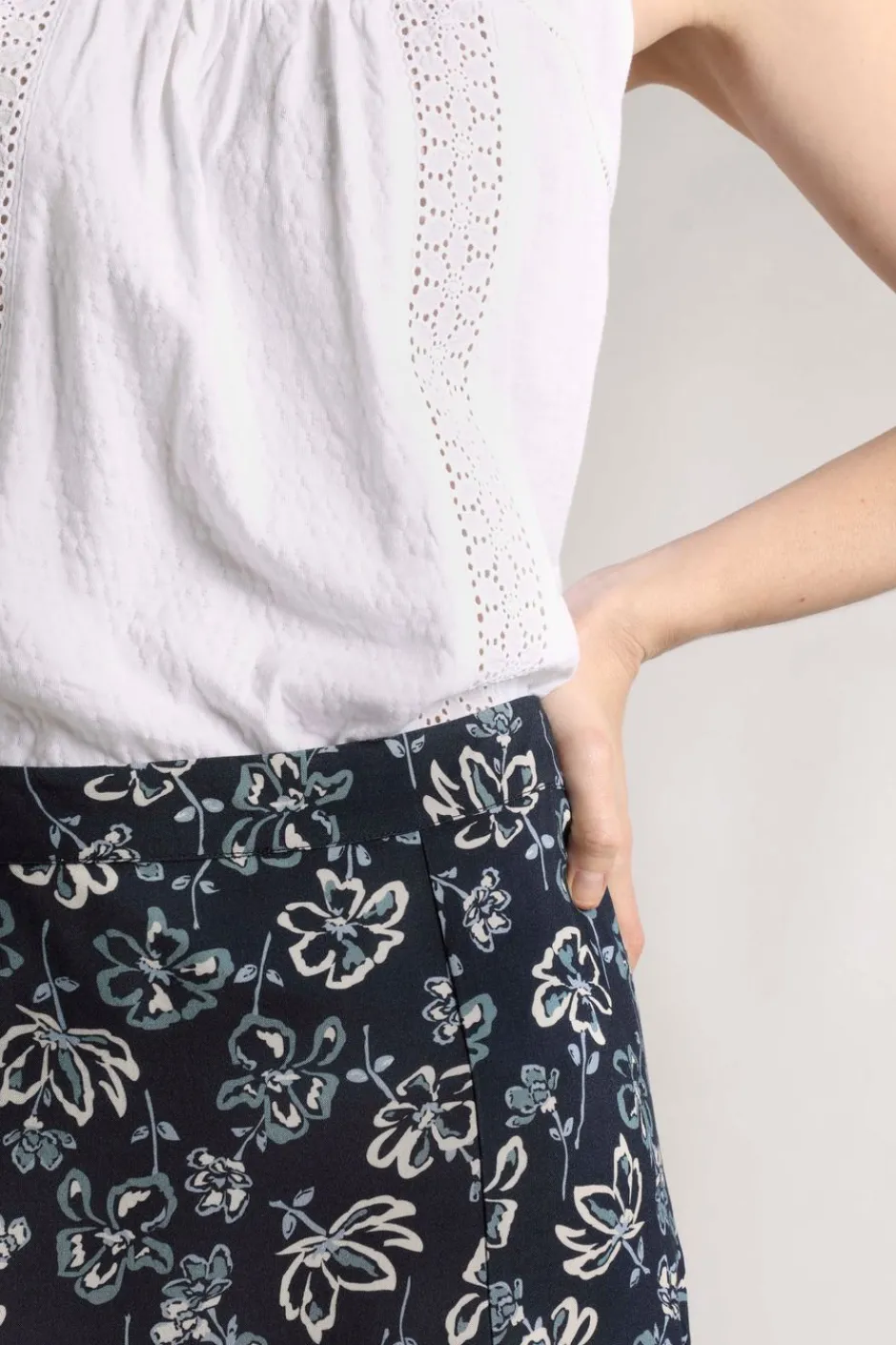 Weird Fish Skirts|Tiya Lenzing EcoVero™ Printed Viscose Midi Skirt Black Iris